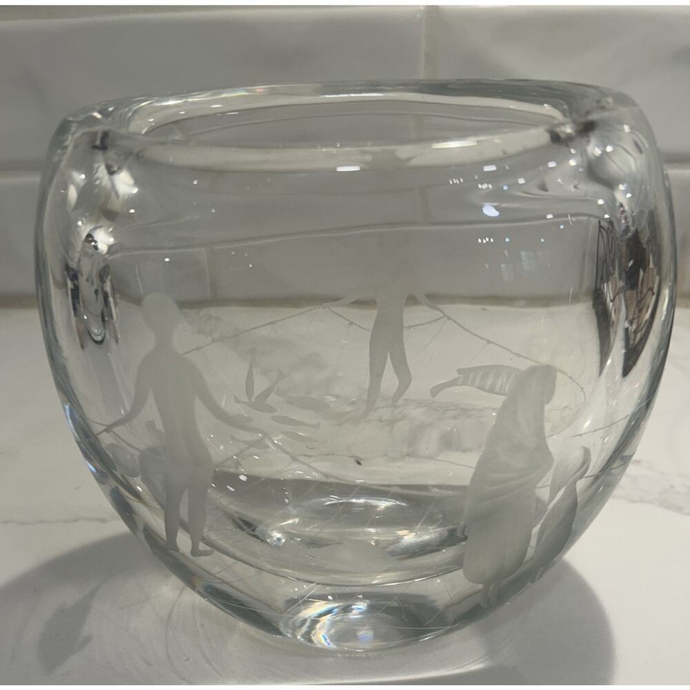 Vtg Signed Ernest Gordon 2033 ‘53 Art Glass 6" Heavy Vase Etched People Fish Net